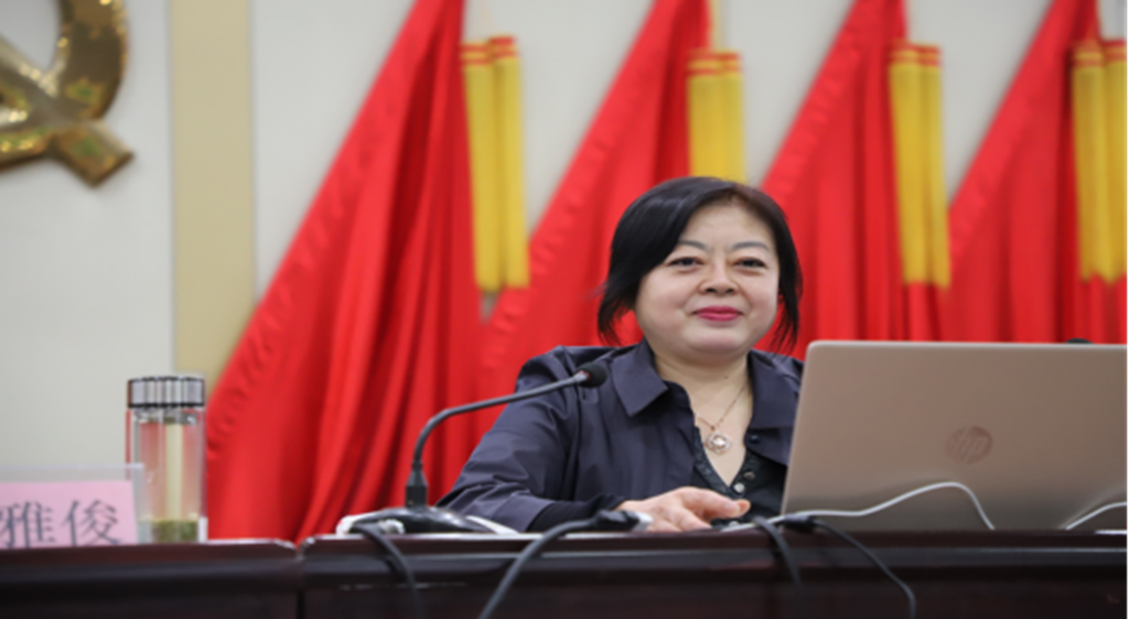 我校(院)邀请知名教授为主体班学员授课 我校(院)邀请知名教授为主体班学员授课